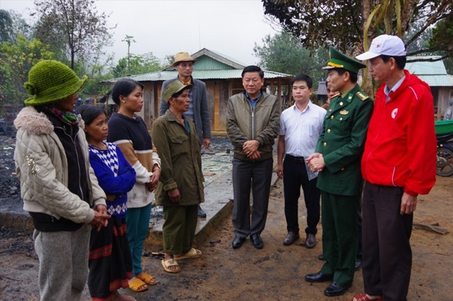 Quảng Nam: Hỗ trợ các gia đình bị cháy nhà tại huyện vùng cao Tây Giang (4/2/2023)